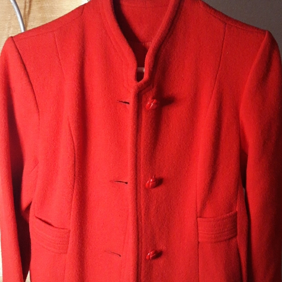 VINTAGE WOMEN  RED TRENCHCOAT - Picture 5 of 11